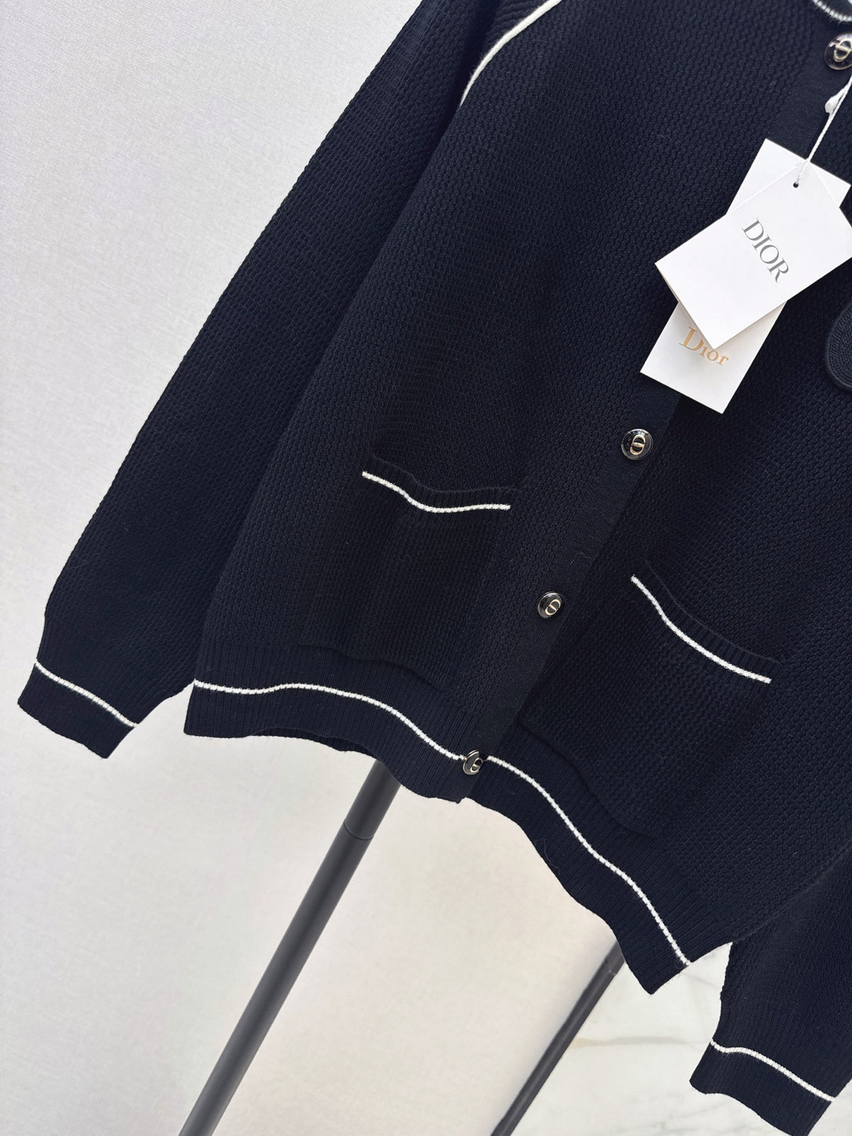 26FW New Badge-Embroidered Knit Cardigan 🤍🖤