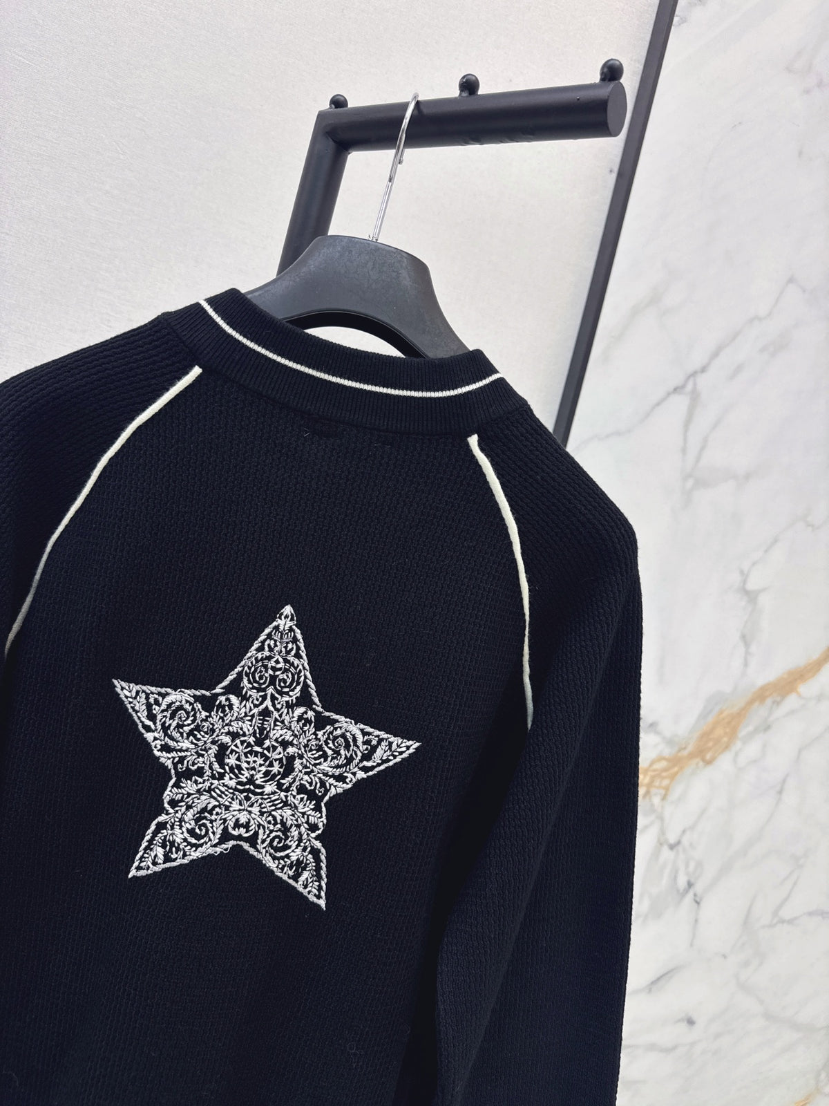 26FW New Badge-Embroidered Knit Cardigan 🤍🖤