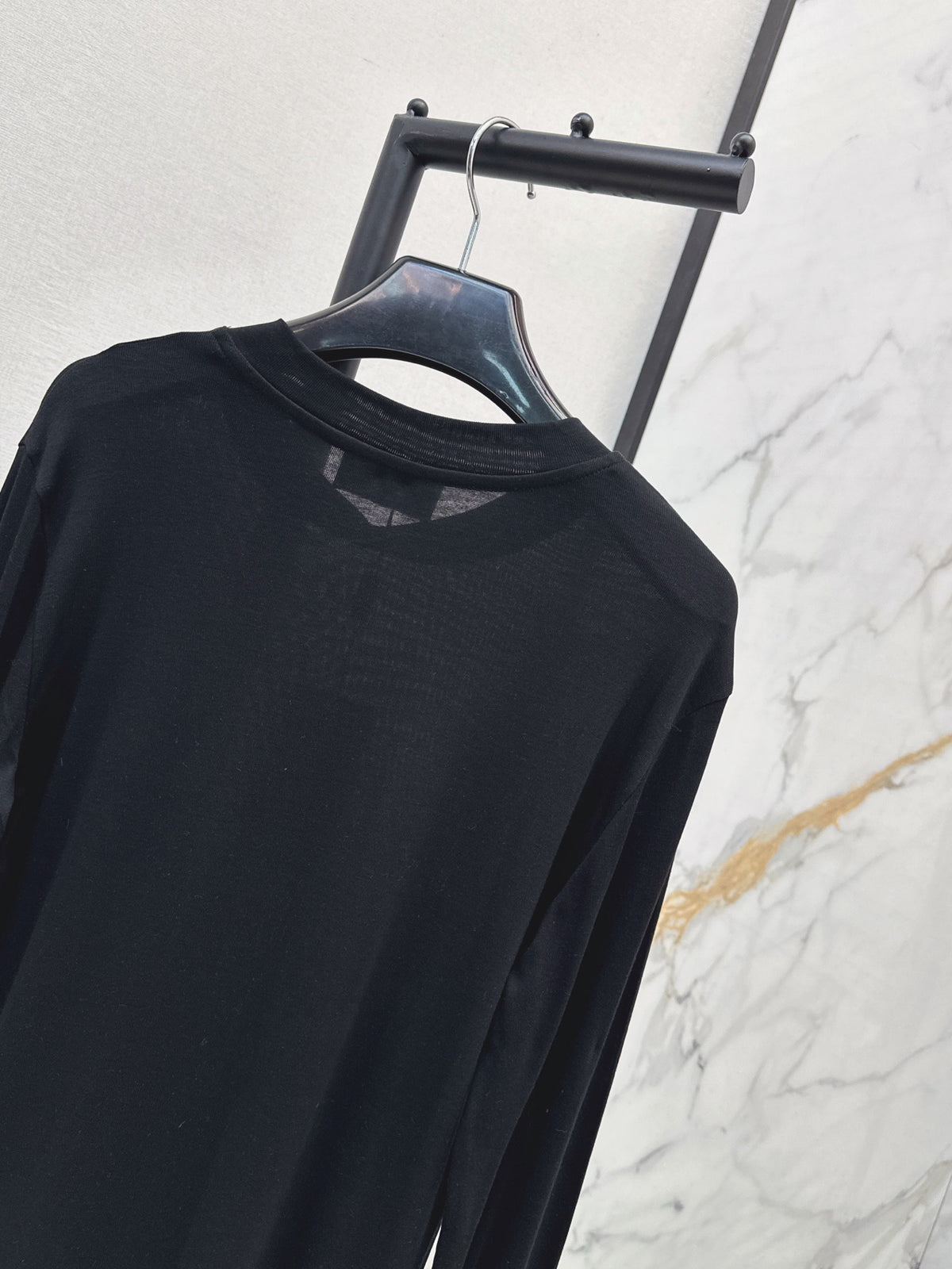 26FW New Long-Sleeve Base Layer with Small Gold Logo 🤍🖤