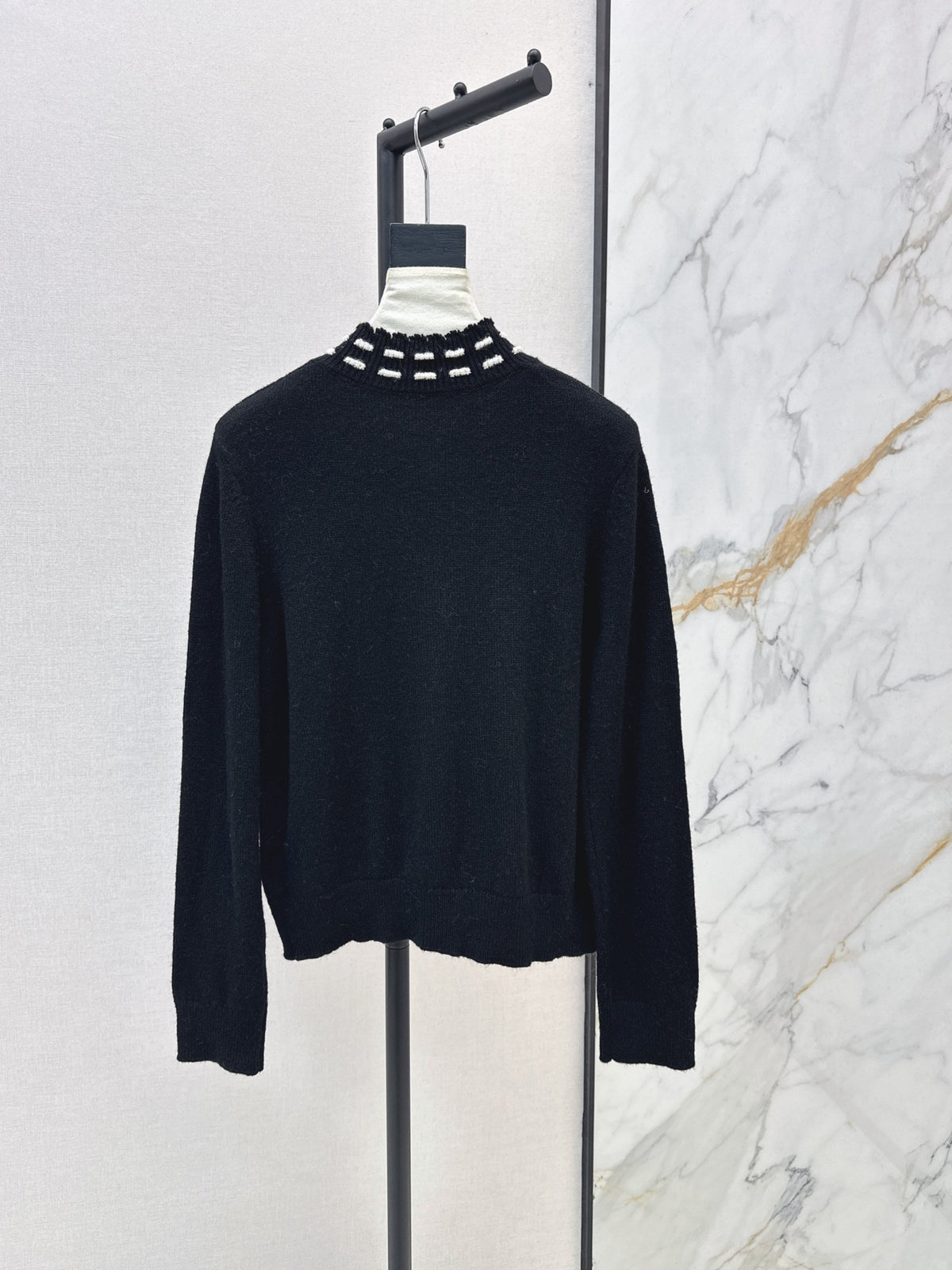 26FW New Hand-Applied Beaded Color-Block Crew-Neck Cardigan 🤍🖤