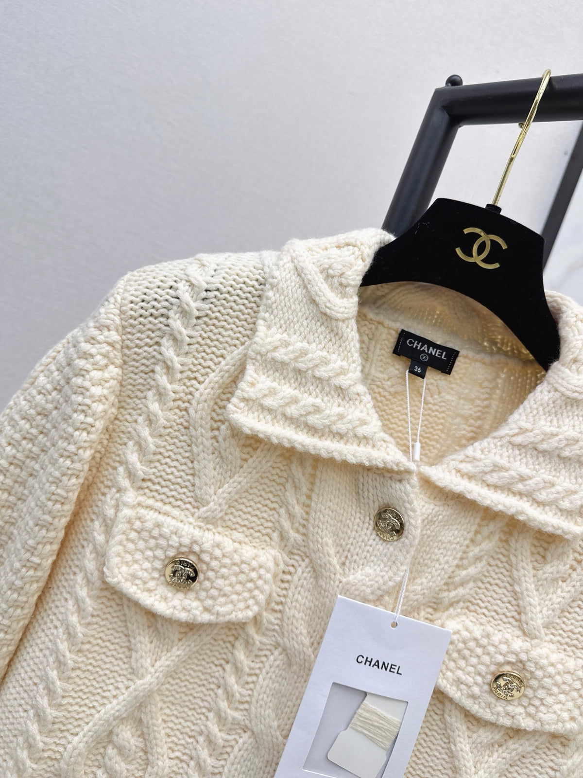 26FW New Knit Cardigan with Ruffled Hem 🤍🖤