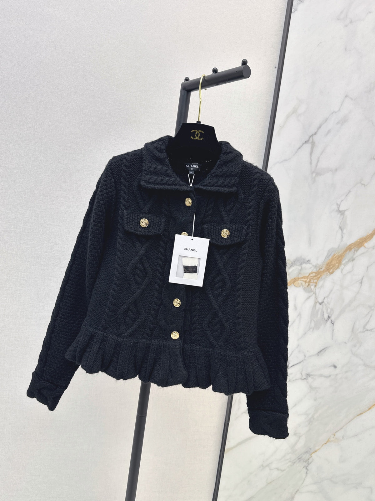 26FW New Knit Cardigan with Ruffled Hem 🤍🖤