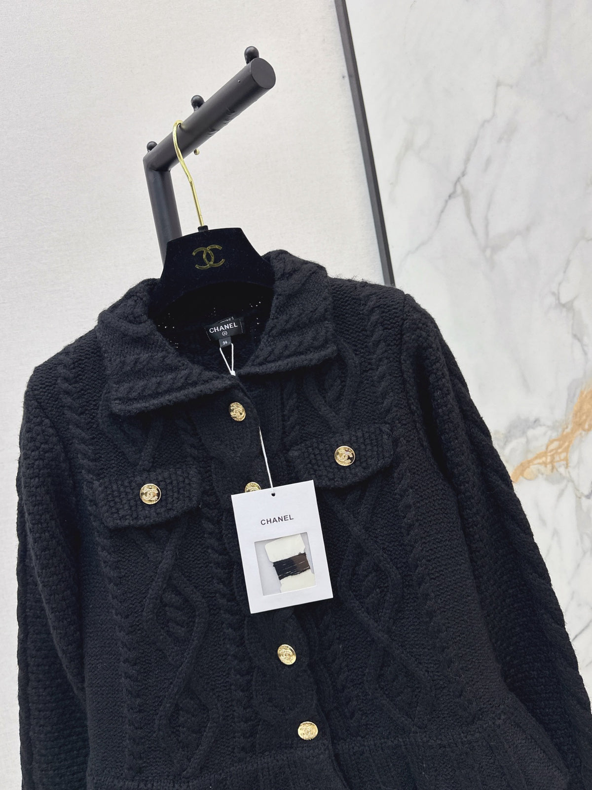 26FW New Knit Cardigan with Ruffled Hem 🤍🖤