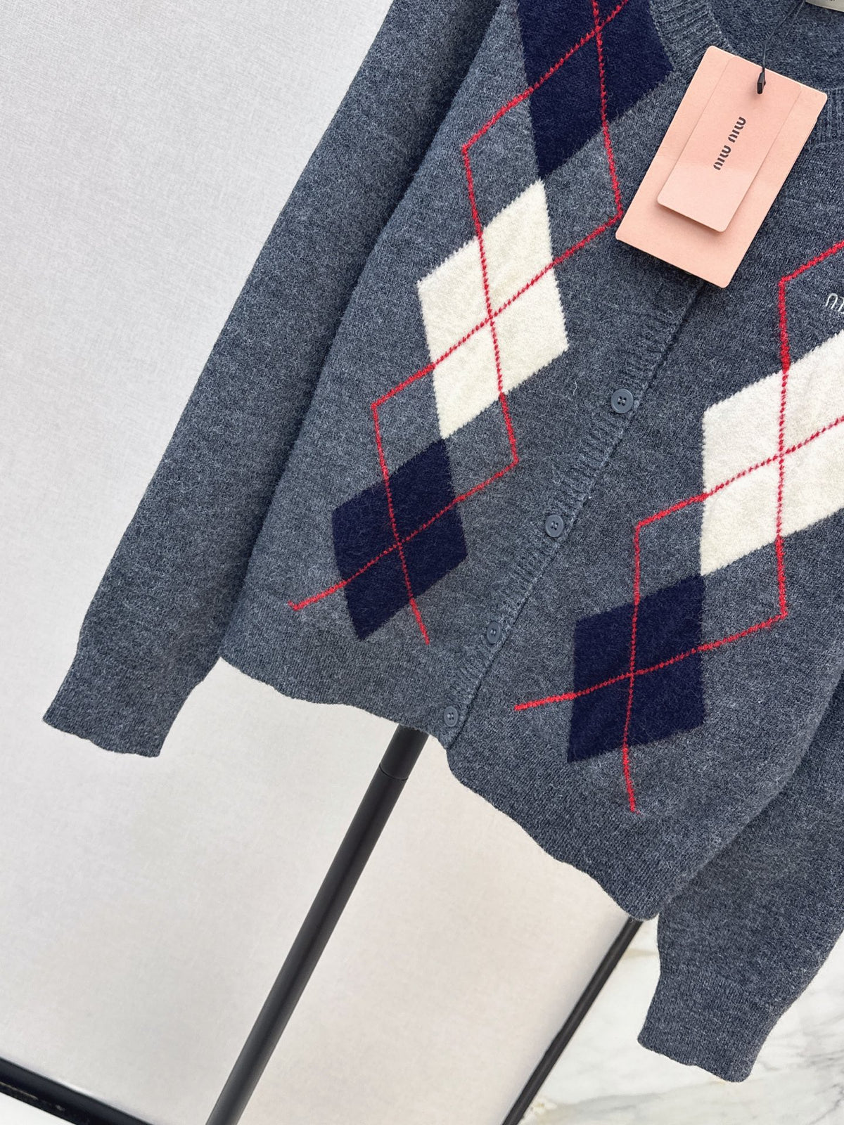26FW New Quilted-Pattern Crew-Neck Cardigan 🤍🤎🩶💙