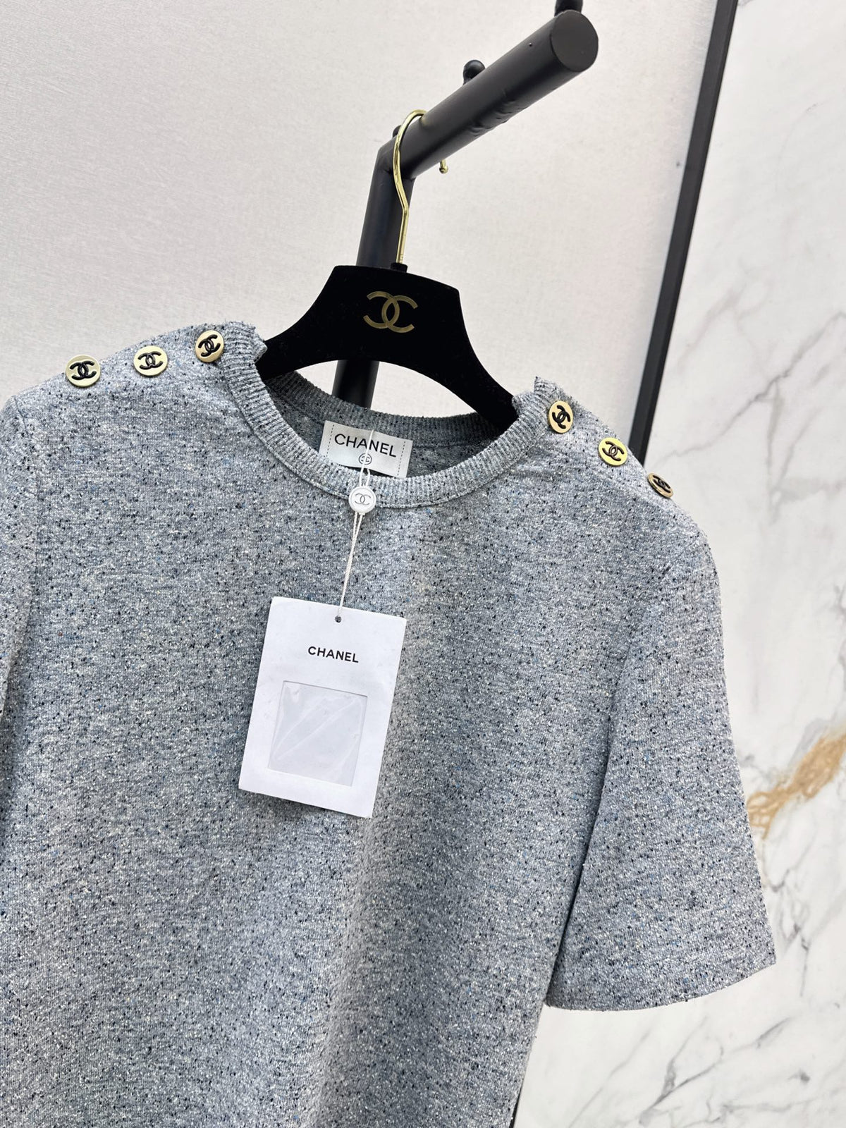 26FW New Grey Short-Sleeve Knit Top with Shoulder Buttons 🩶