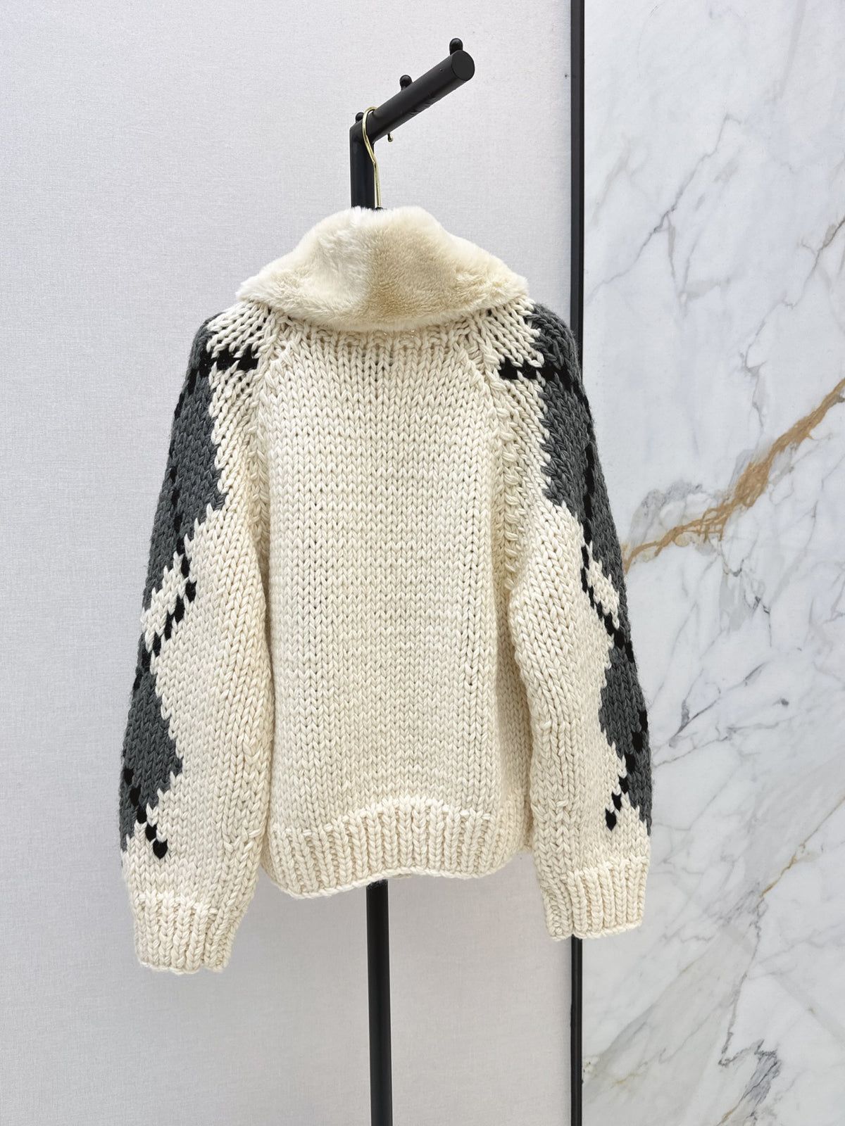 🔥Highest Quality🔥26FW New Quilted-Pattern Jacquard Knit Cardigan with Fold-Over Collar 🤍