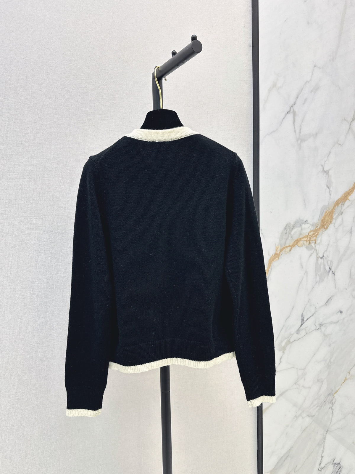 26FW New Black & White Color-Block Crew-Neck Cardigan 🤍🖤