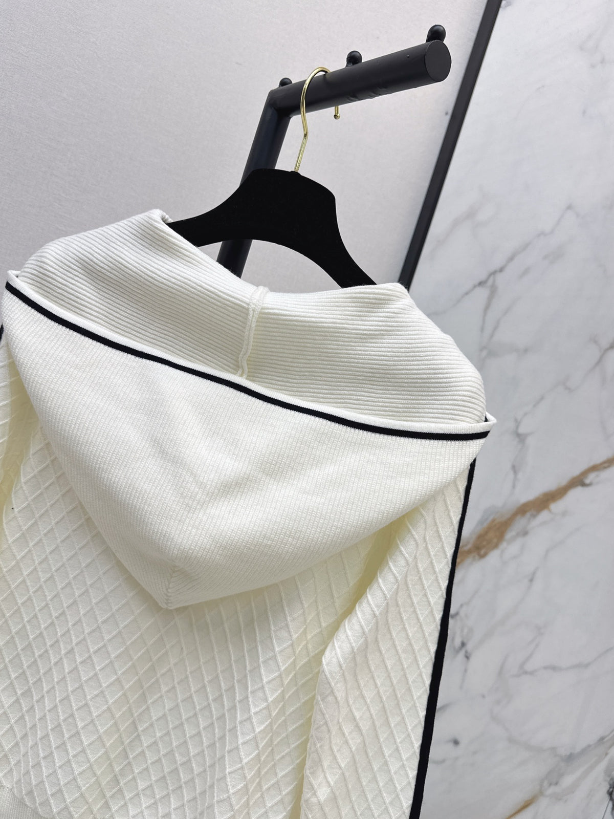 26FW New Trimmed Hooded Knit Cardigan 🤍🖤