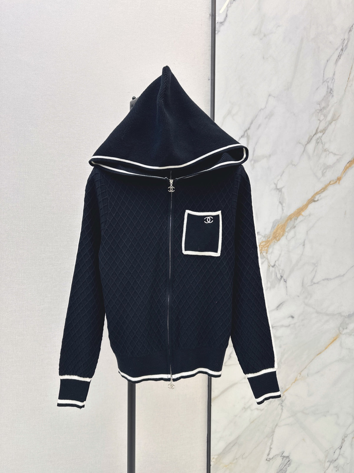 26FW New Trimmed Hooded Knit Cardigan 🤍🖤