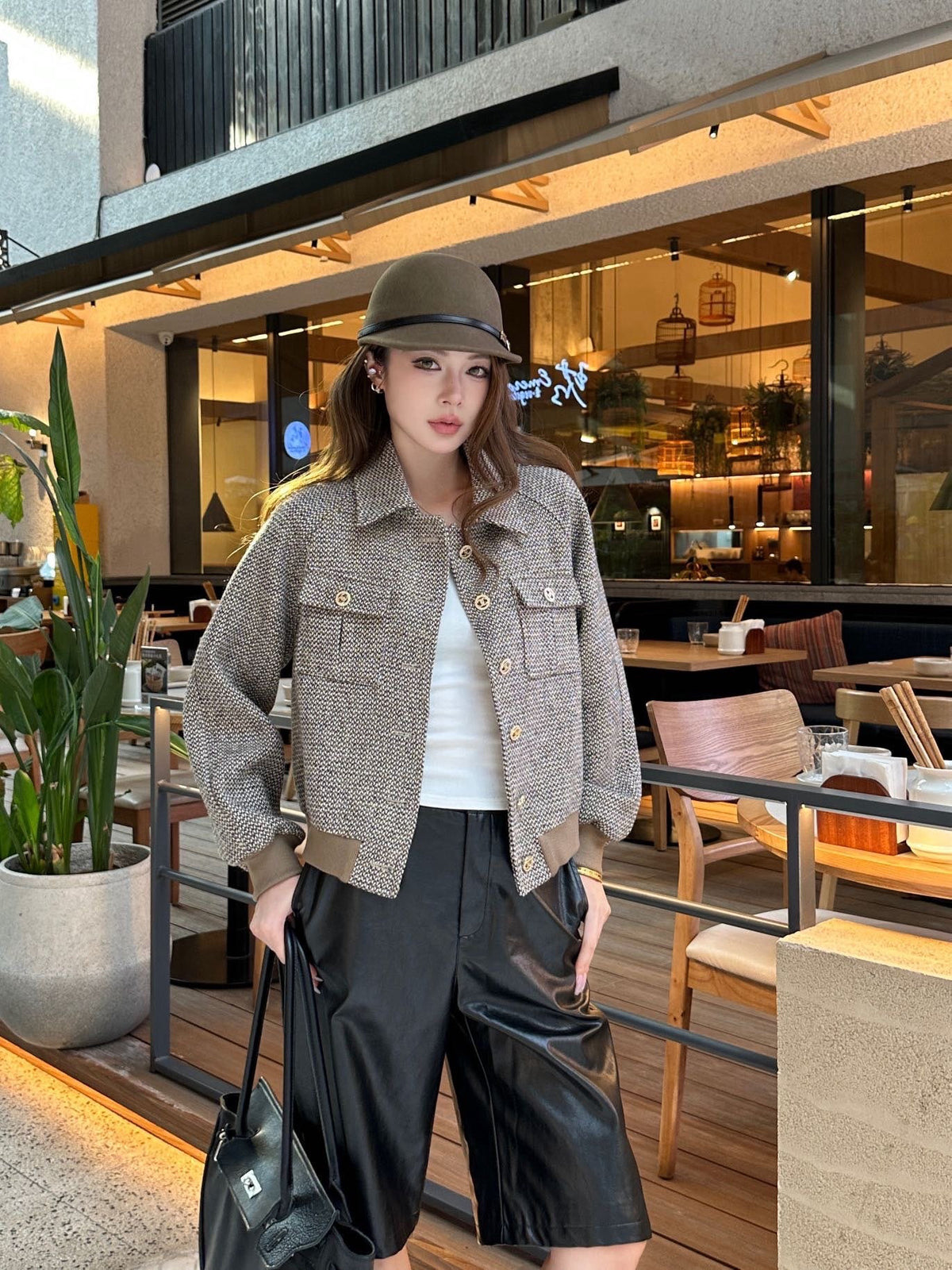26FW New Tweed Cropped Jacket with Gold-Tone Accents 🤎