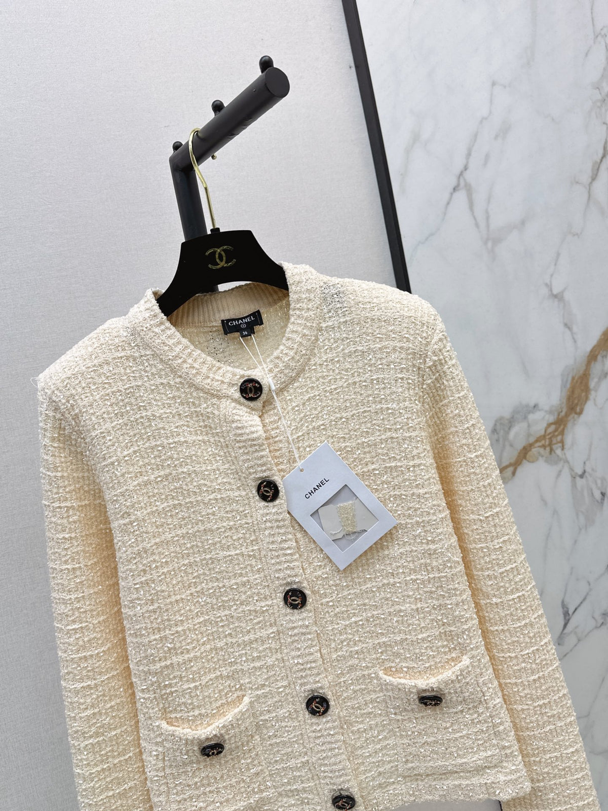 26FW New Crew-Neck Cardigan with Dual Pocket Detailing 🤍🖤