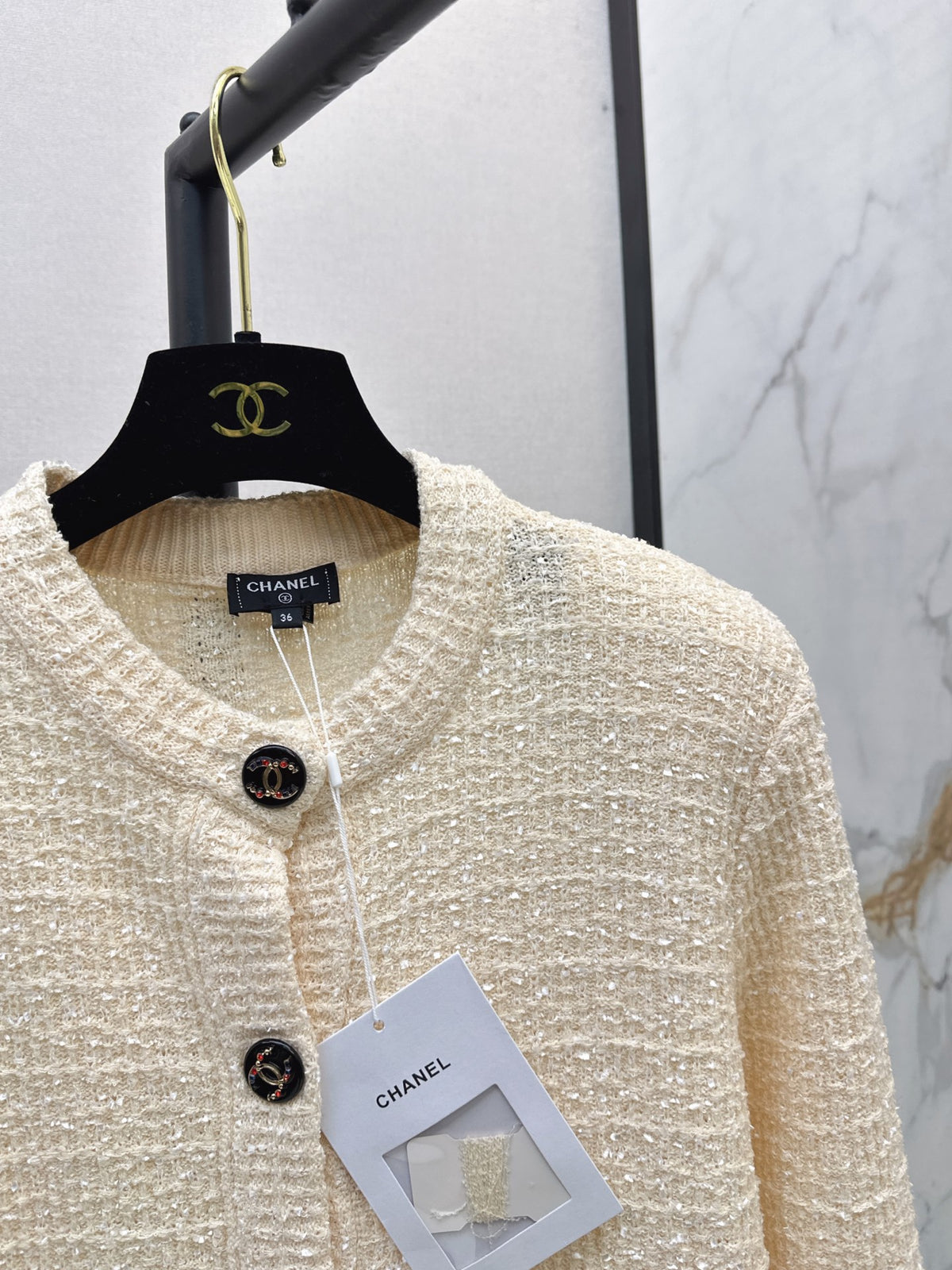 26FW New Crew-Neck Cardigan with Dual Pocket Detailing 🤍🖤