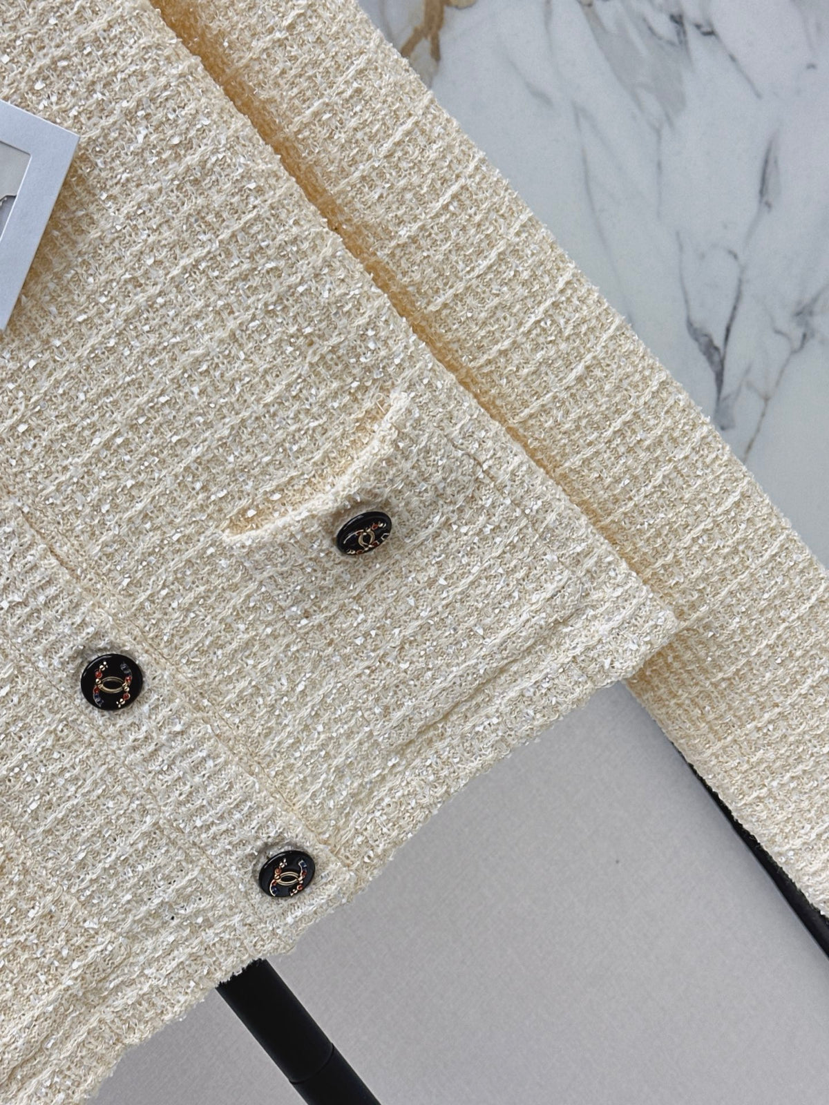 26FW New Crew-Neck Cardigan with Dual Pocket Detailing 🤍🖤