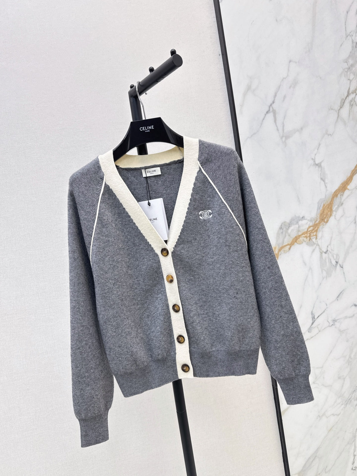 26FW New Embroidered V-Neck Knit Cardigan 🩶🖤