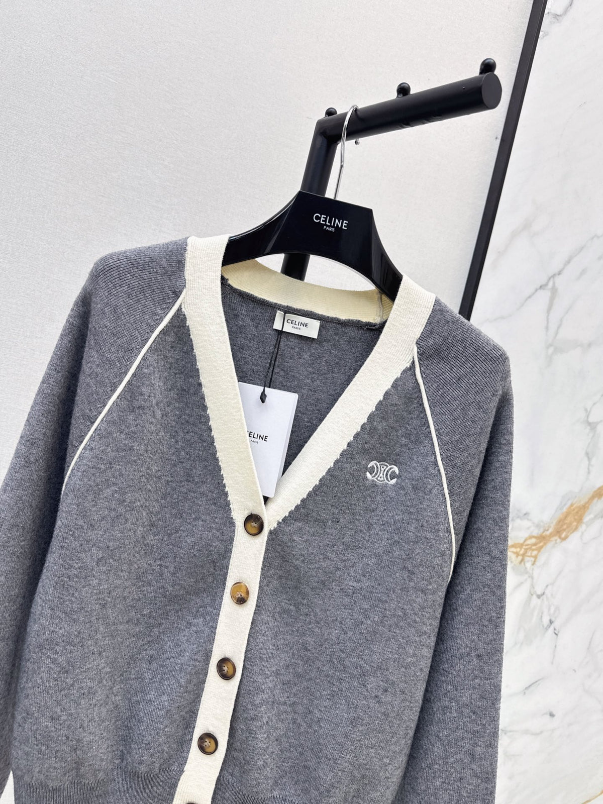26FW New Embroidered V-Neck Knit Cardigan 🩶🖤