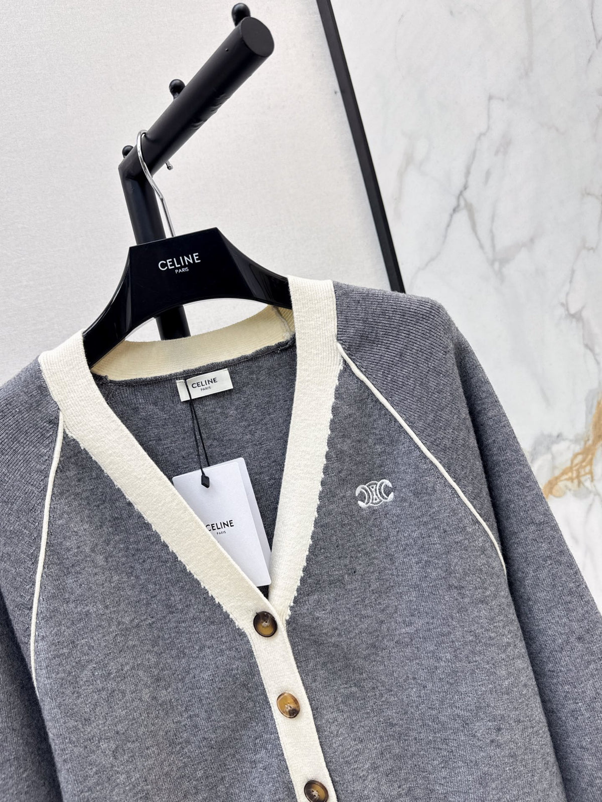 26FW New Embroidered V-Neck Knit Cardigan 🩶🖤