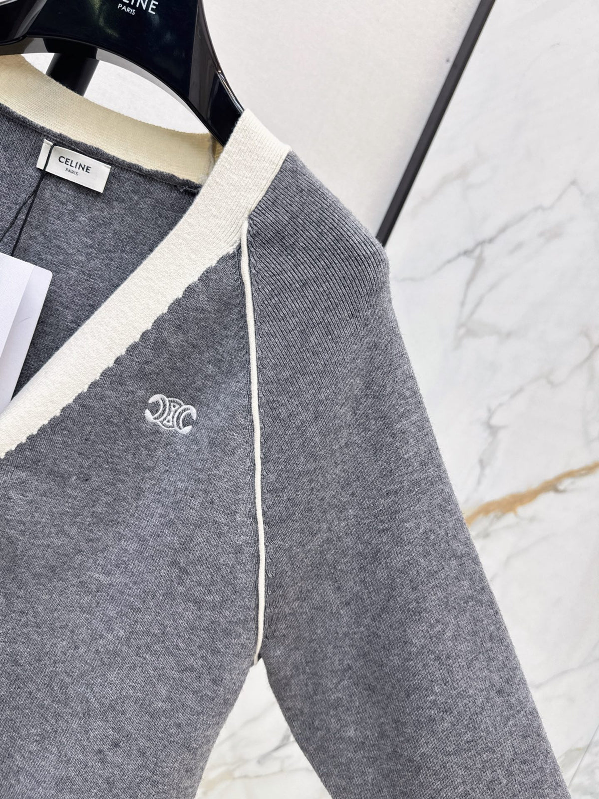 26FW New Embroidered V-Neck Knit Cardigan 🩶🖤