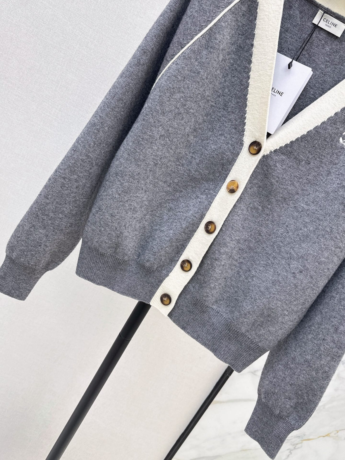 26FW New Embroidered V-Neck Knit Cardigan 🩶🖤