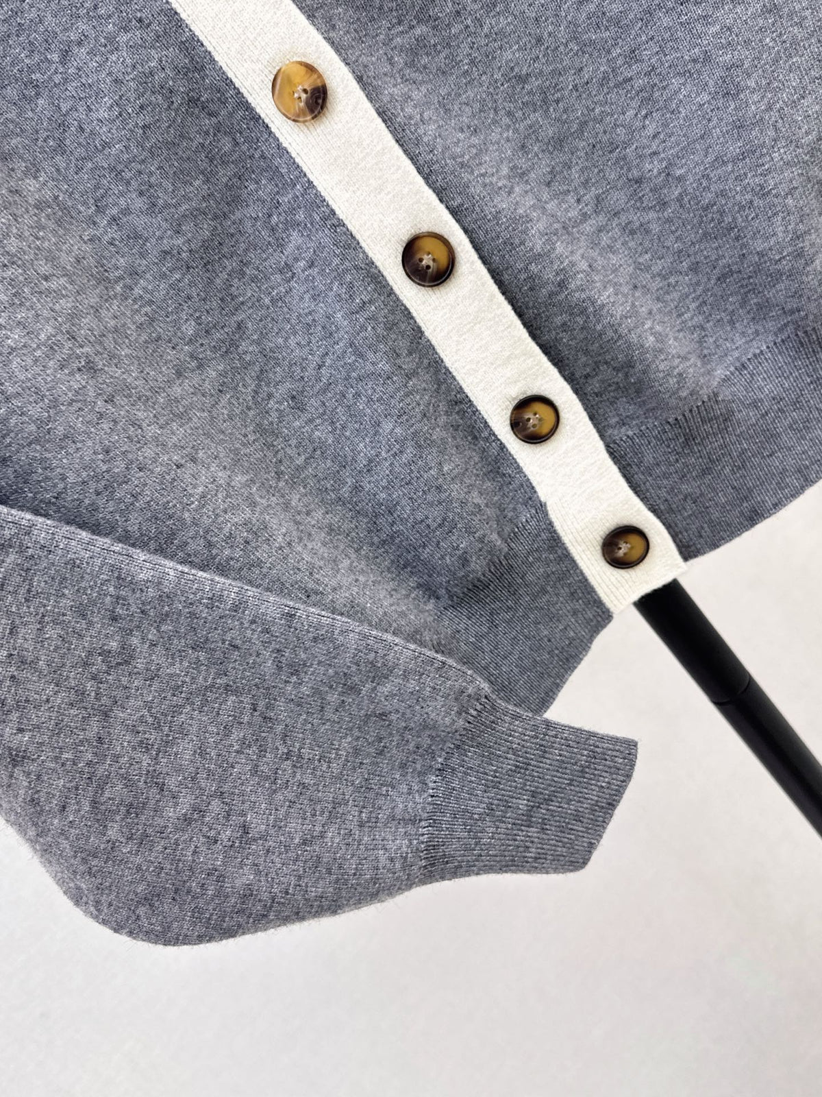 26FW New Embroidered V-Neck Knit Cardigan 🩶🖤