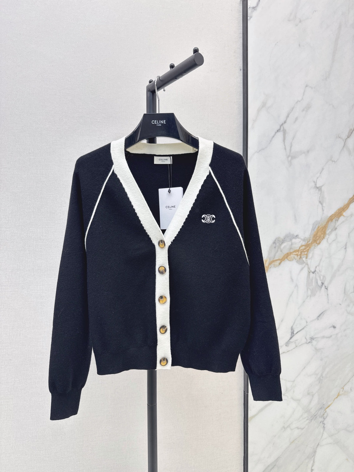 26FW New Embroidered V-Neck Knit Cardigan 🩶🖤