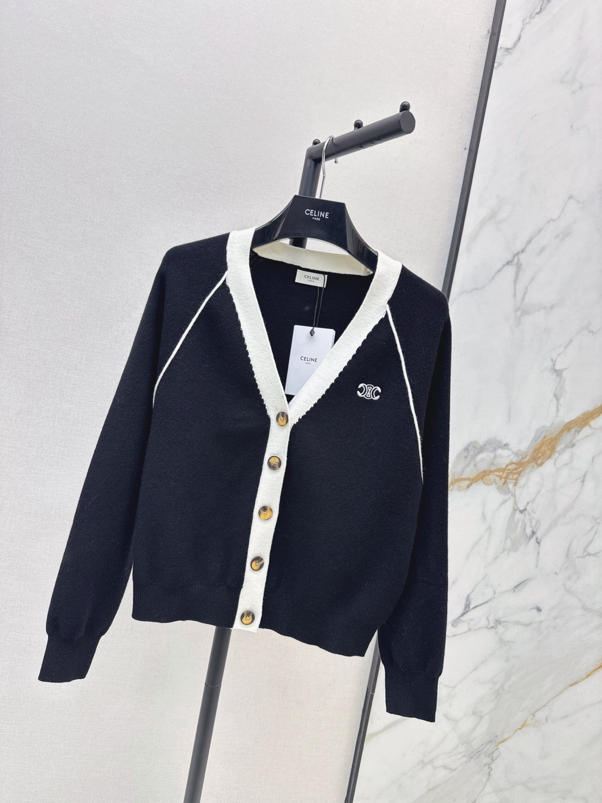 26FW New Embroidered V-Neck Knit Cardigan 🩶🖤