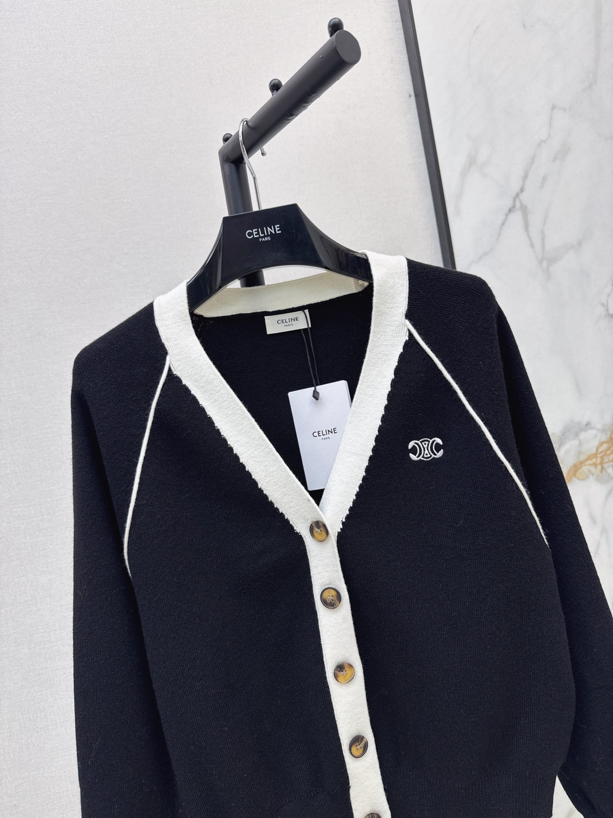 26FW New Embroidered V-Neck Knit Cardigan 🩶🖤