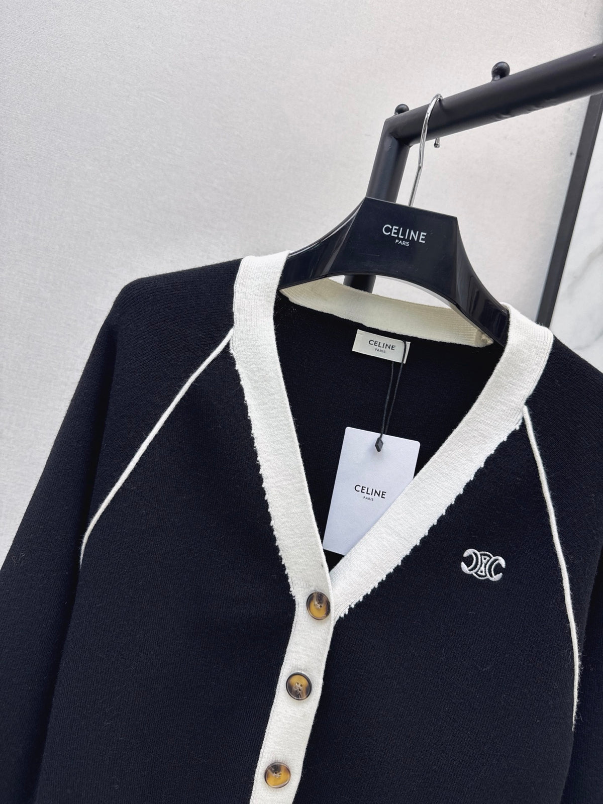26FW New Embroidered V-Neck Knit Cardigan 🩶🖤