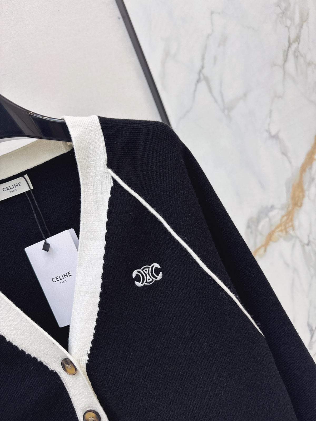 26FW New Embroidered V-Neck Knit Cardigan 🩶🖤