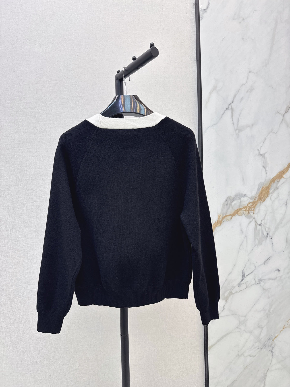 26FW New Embroidered V-Neck Knit Cardigan 🩶🖤