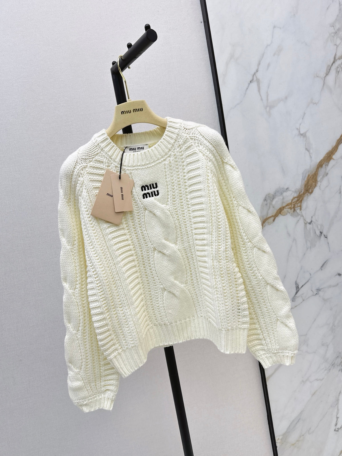26FW New 3D-Textured Crewneck Knit Sweater 🤍