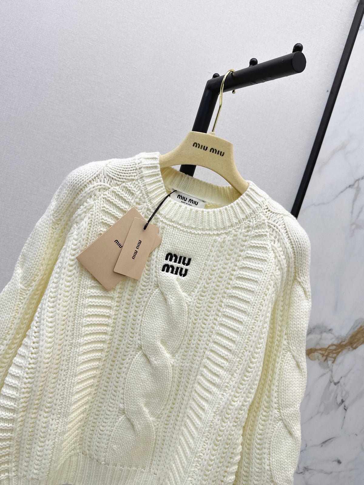 26FW New 3D-Textured Crewneck Knit Sweater 🤍