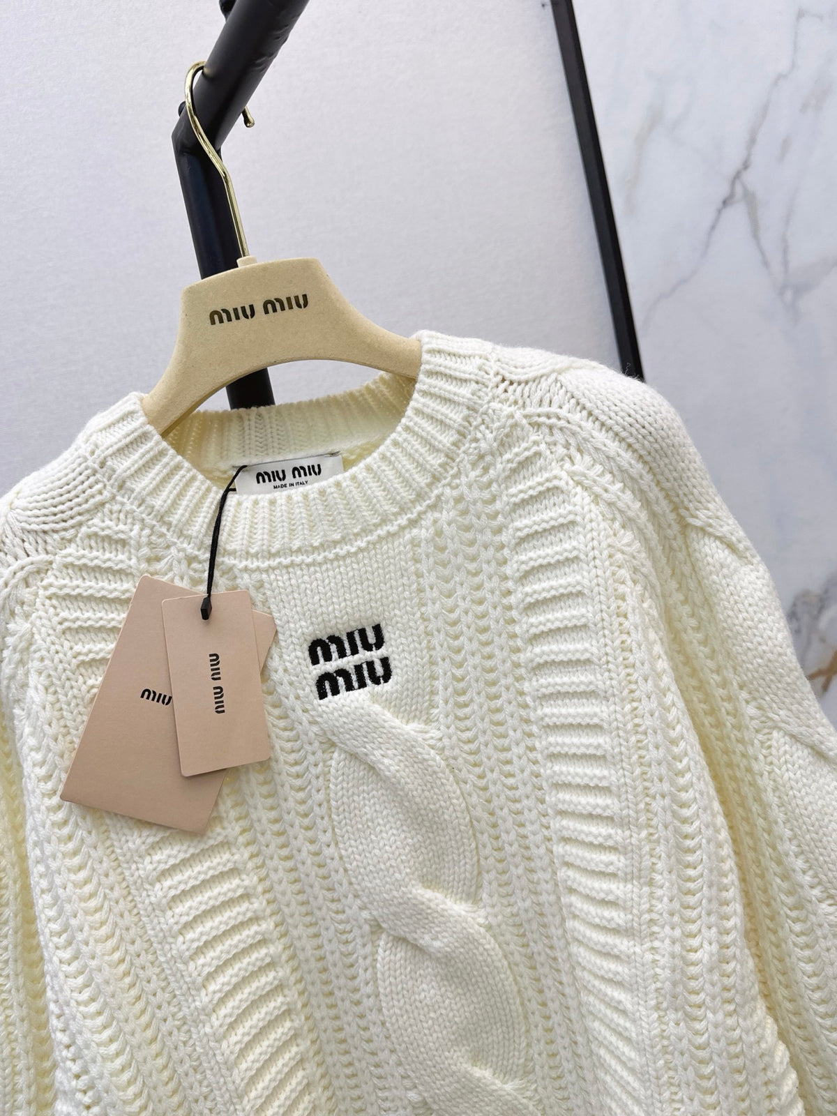 26FW New 3D-Textured Crewneck Knit Sweater 🤍