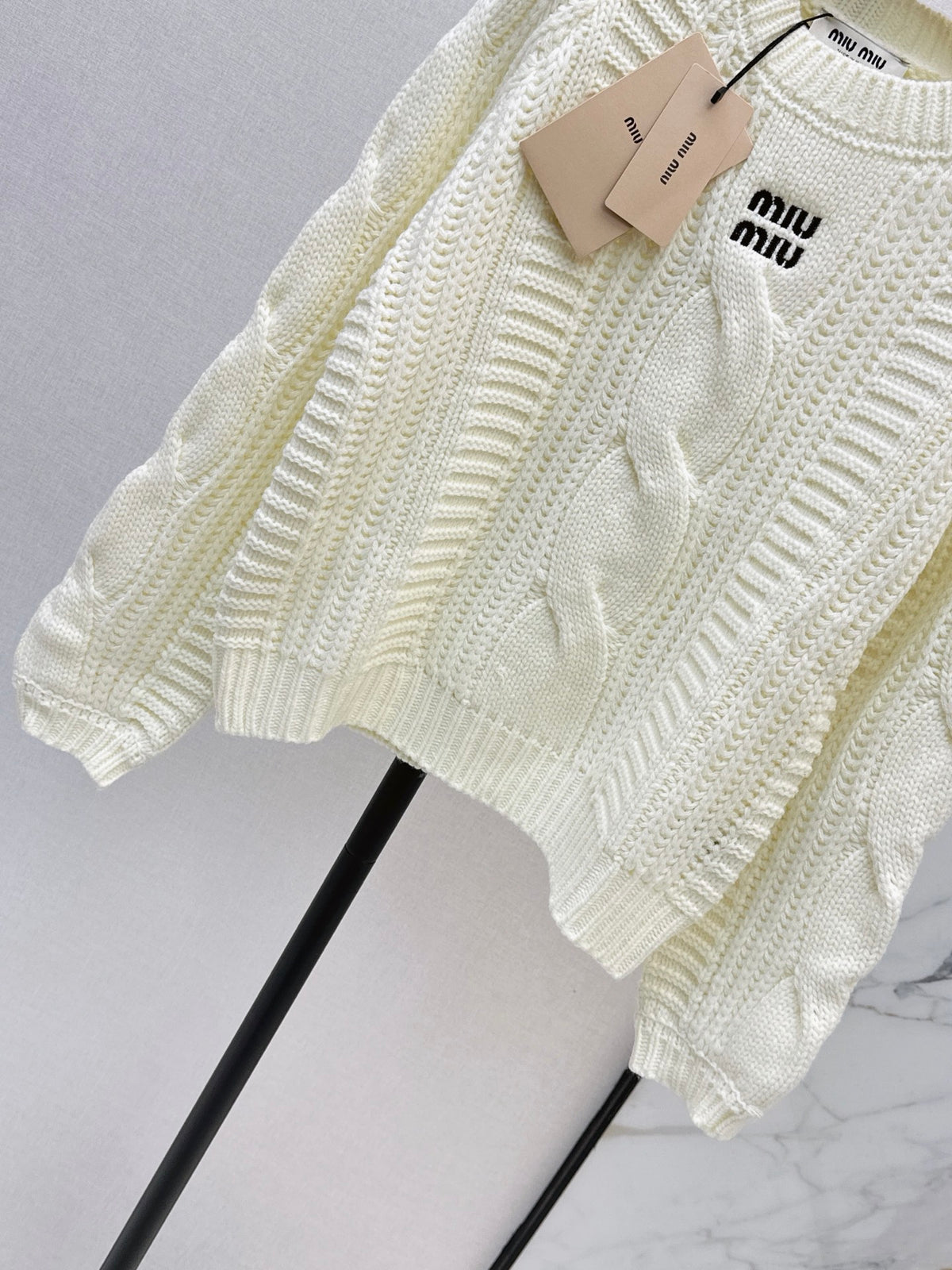 26FW New 3D-Textured Crewneck Knit Sweater 🤍