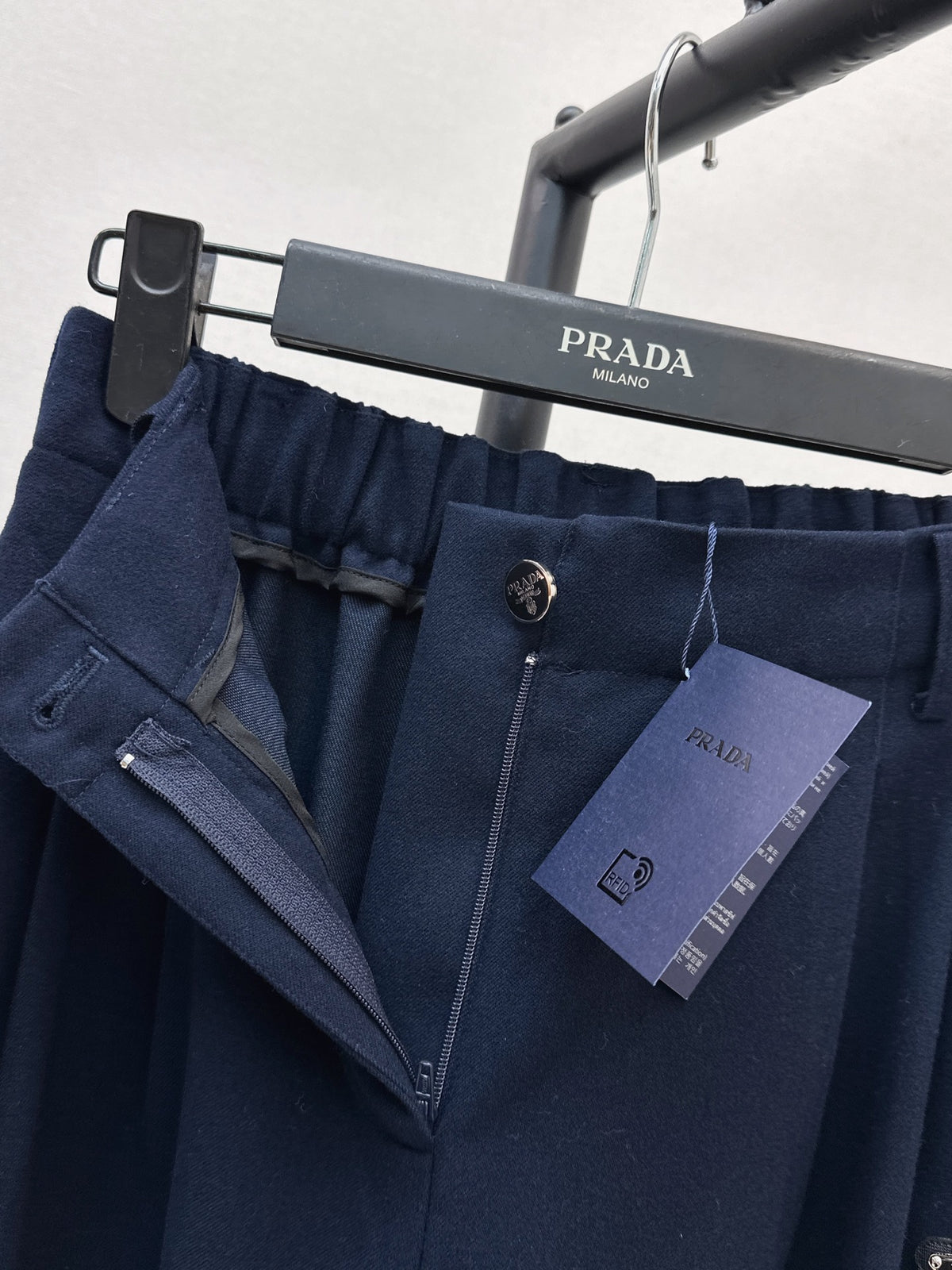 26FW New Straight-Leg Wide-Leg Trousers with Triangular Logo Detail 🤎💙🖤