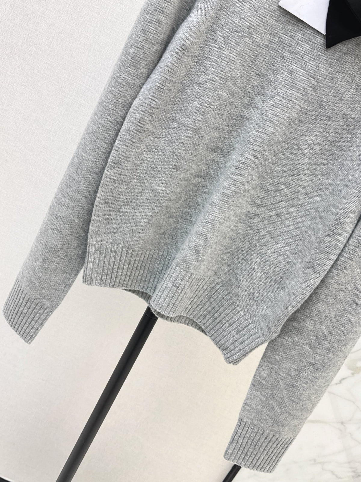 🔥Highest Quality🔥26FW New Bow-Detail Crewneck Sweater 🤍🩶