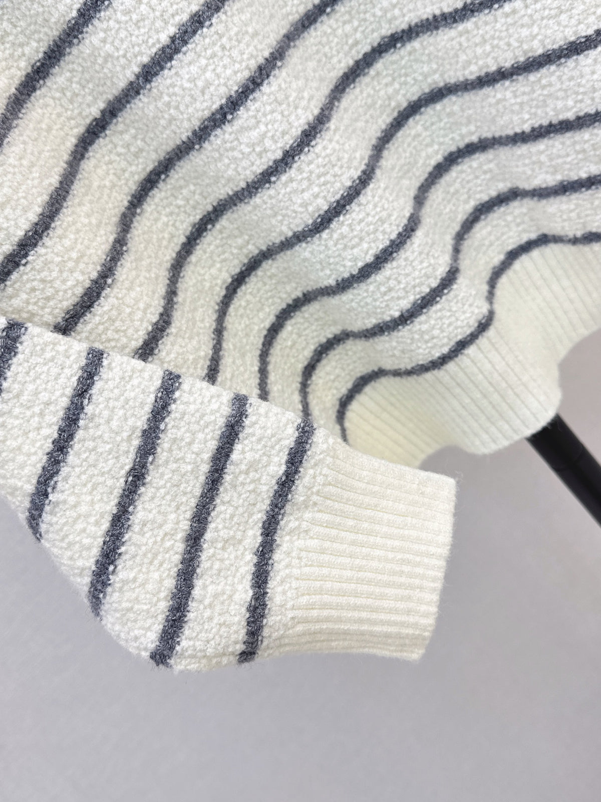 26FW New Half-Placket Striped Knit Top 🤍🤎