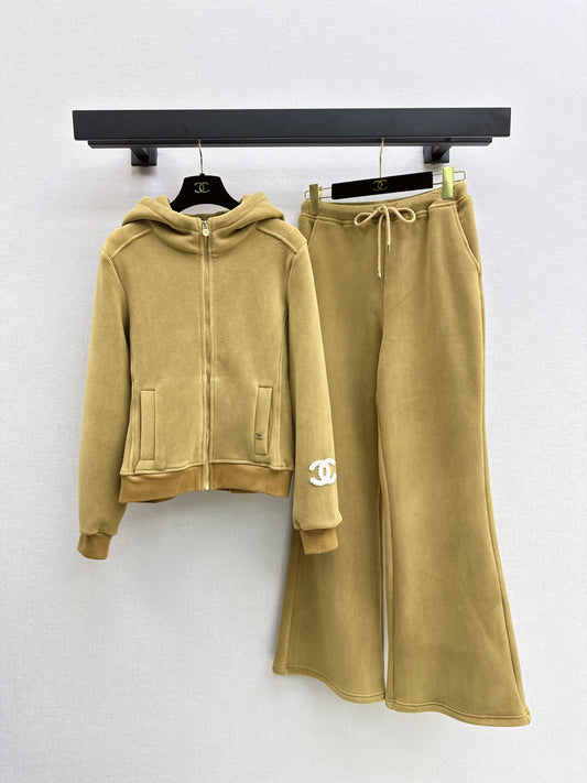 26FW New Casual Set Featuring Double-C Motif 💛🖤