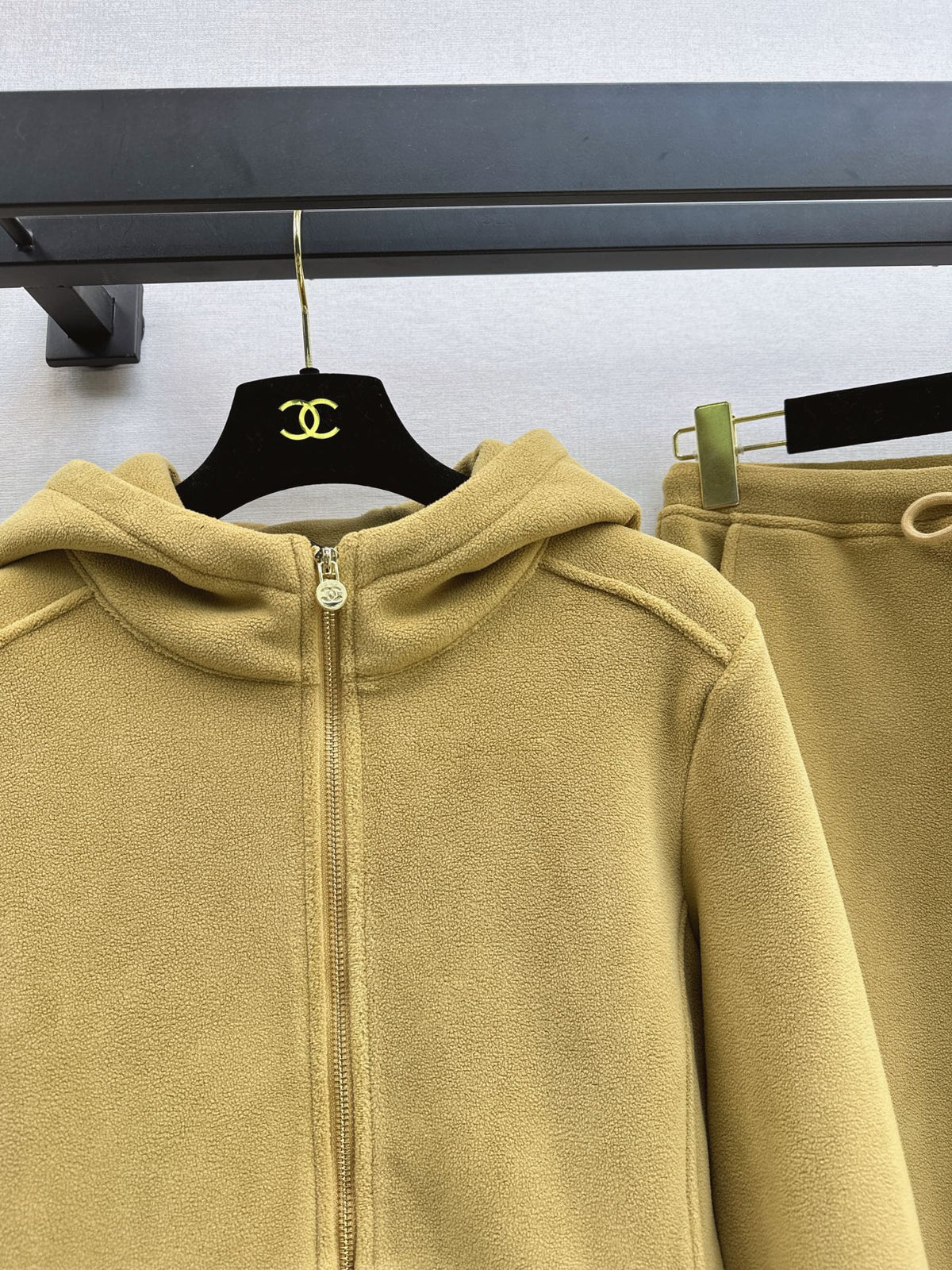 26FW New Casual Set Featuring Double-C Motif 💛🖤