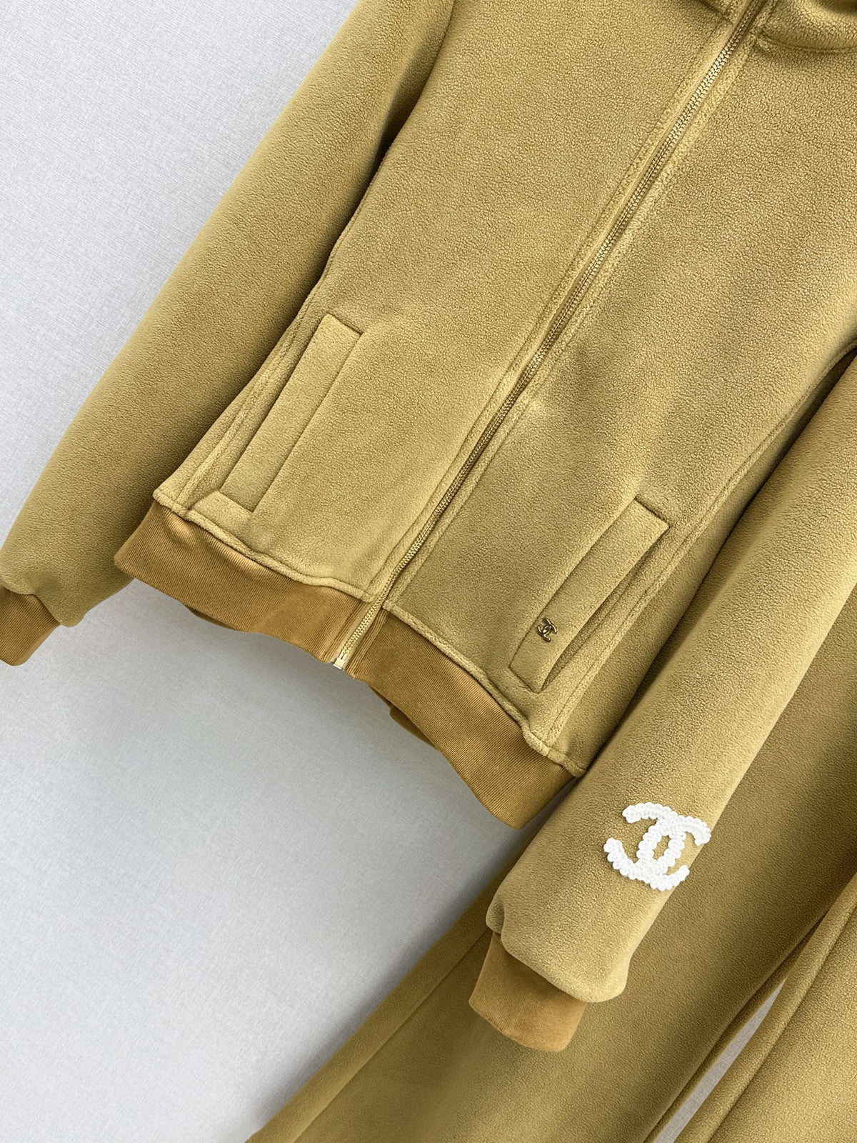 26FW New Casual Set Featuring Double-C Motif 💛🖤
