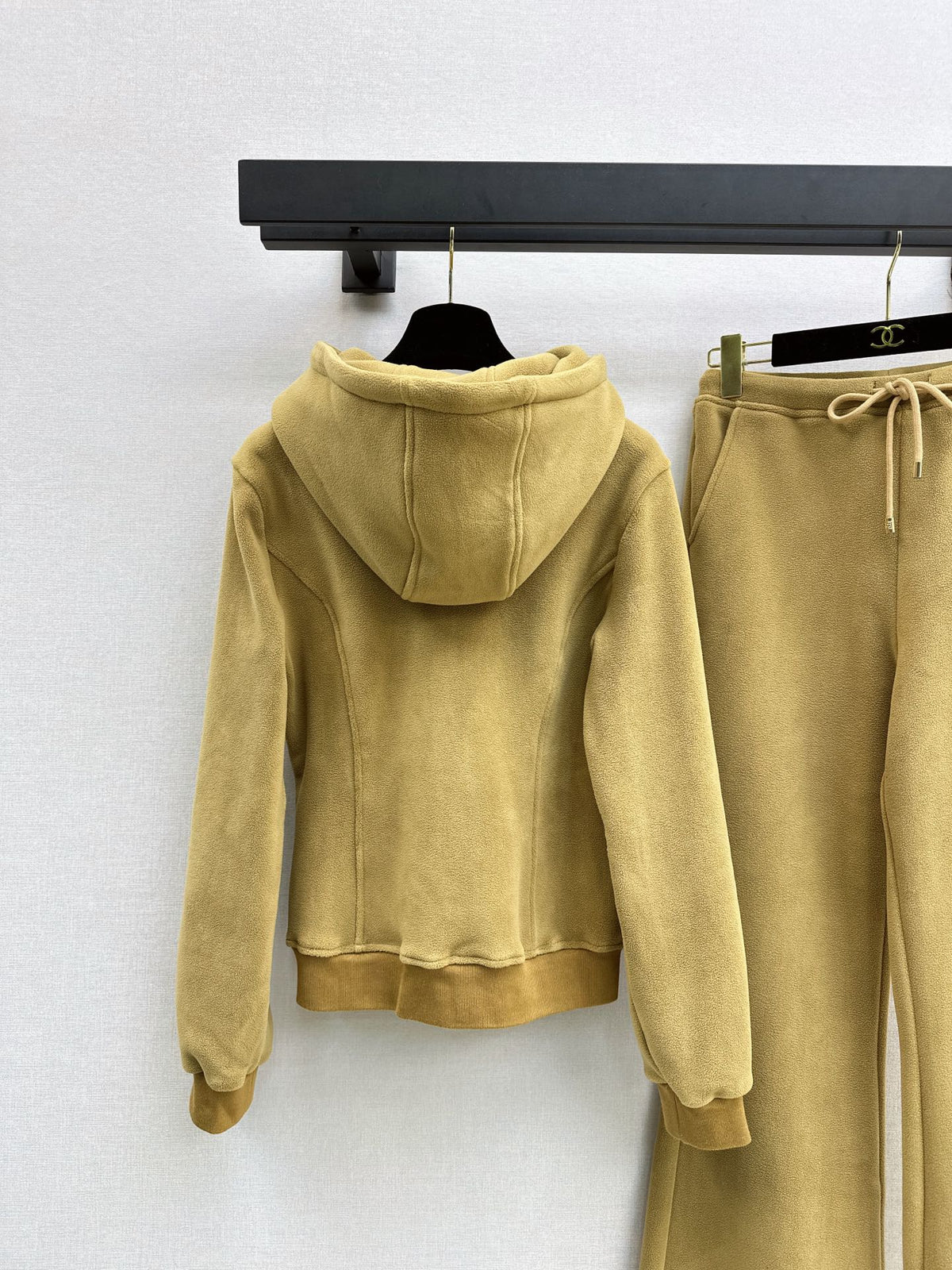 26FW New Casual Set Featuring Double-C Motif 💛🖤