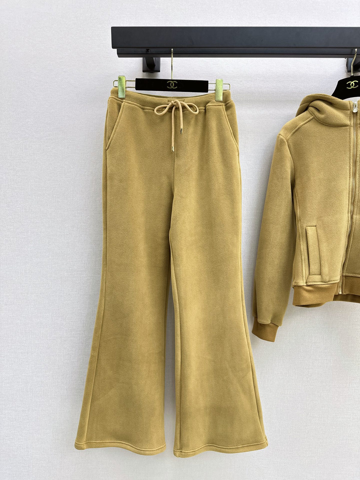 26FW New Casual Set Featuring Double-C Motif 💛🖤
