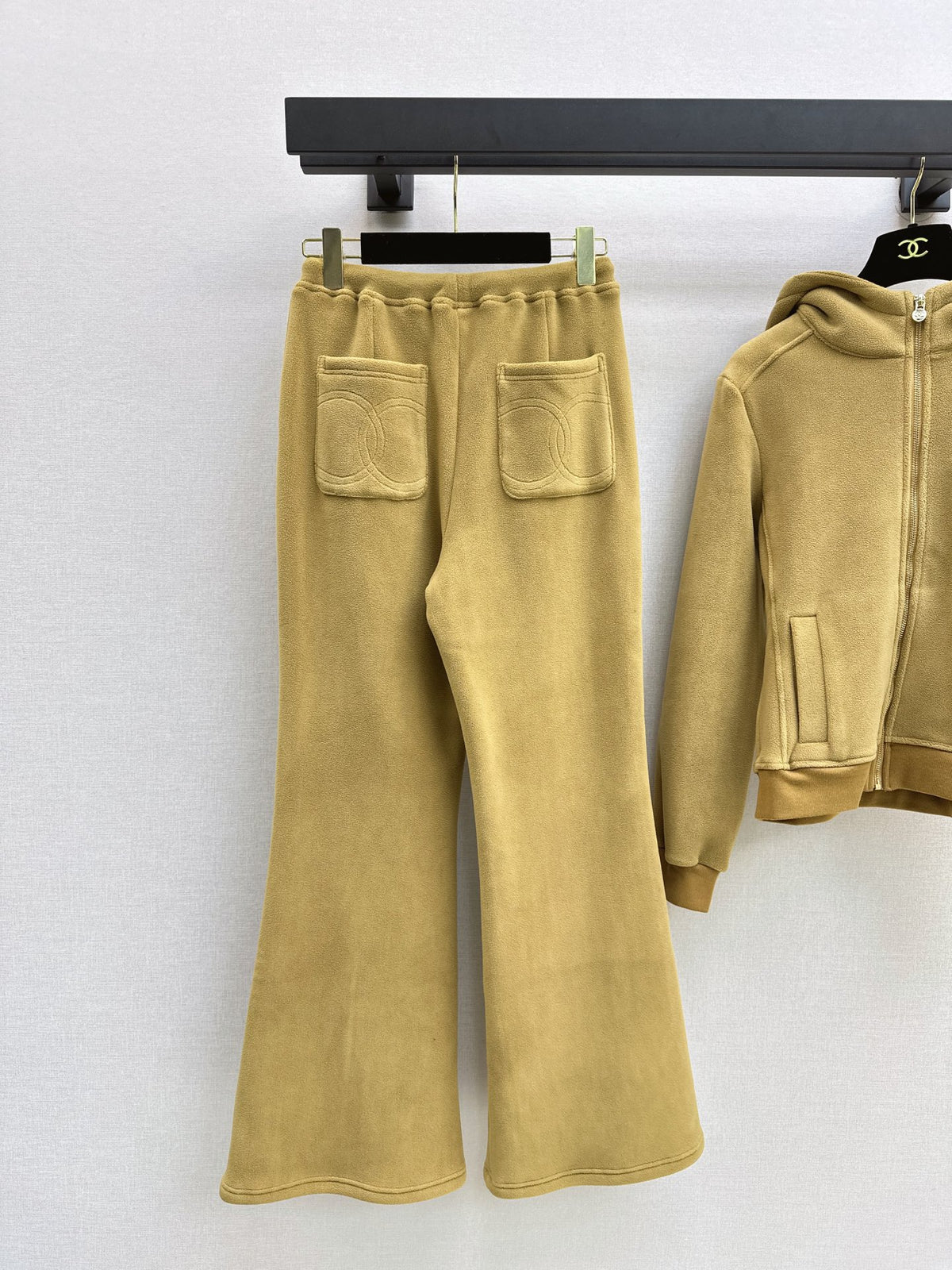 26FW New Casual Set Featuring Double-C Motif 💛🖤