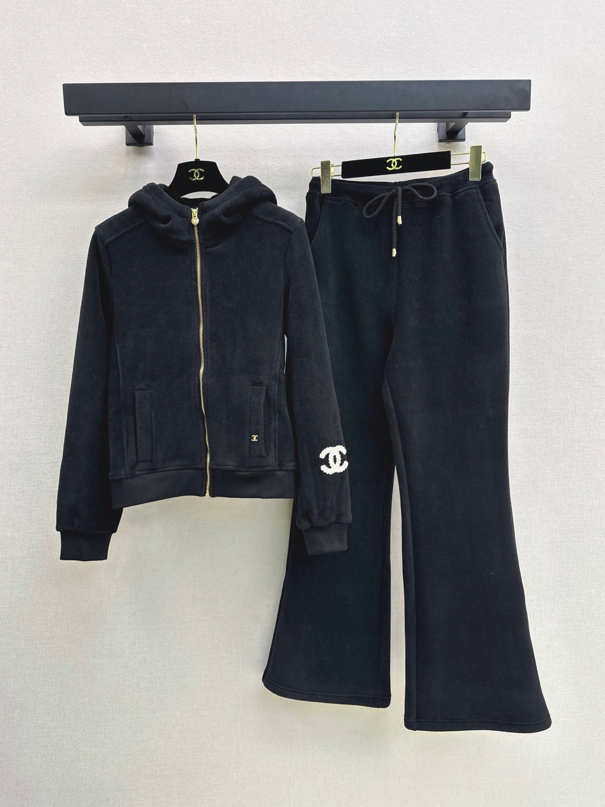 26FW New Casual Set Featuring Double-C Motif 💛🖤
