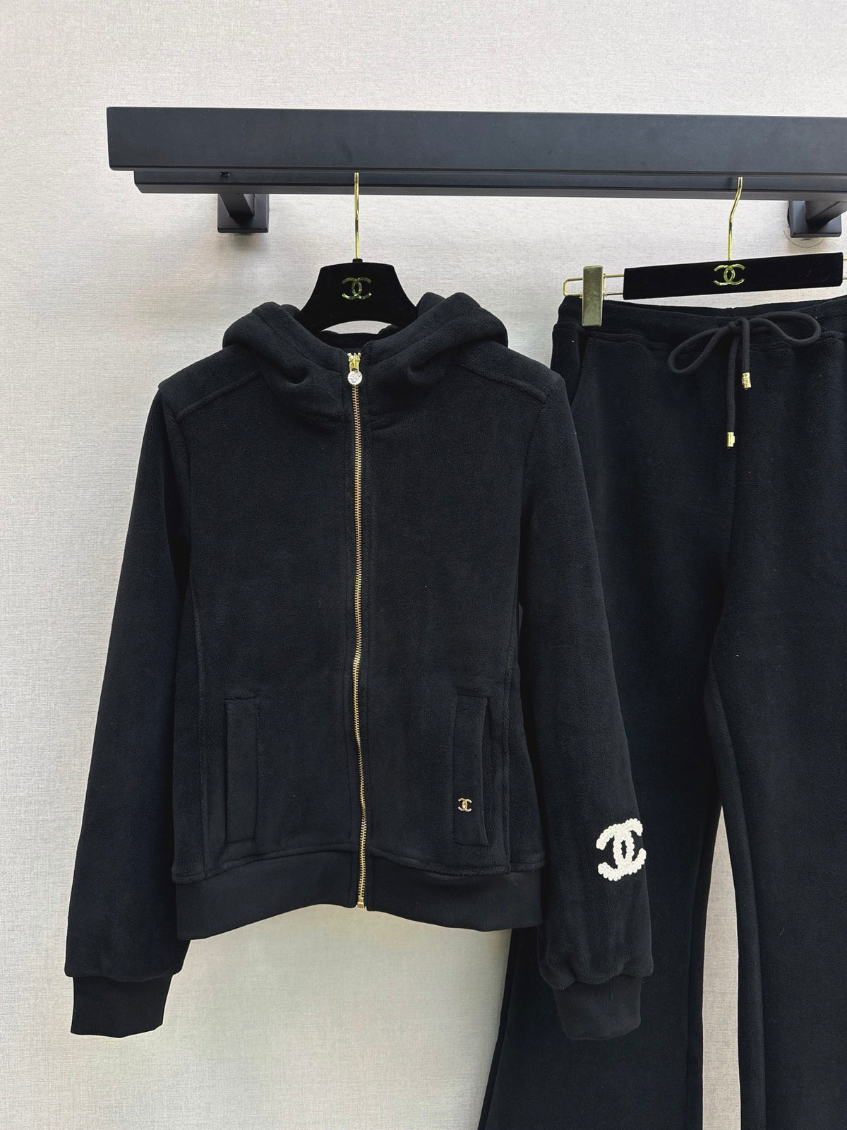 26FW New Casual Set Featuring Double-C Motif 💛🖤