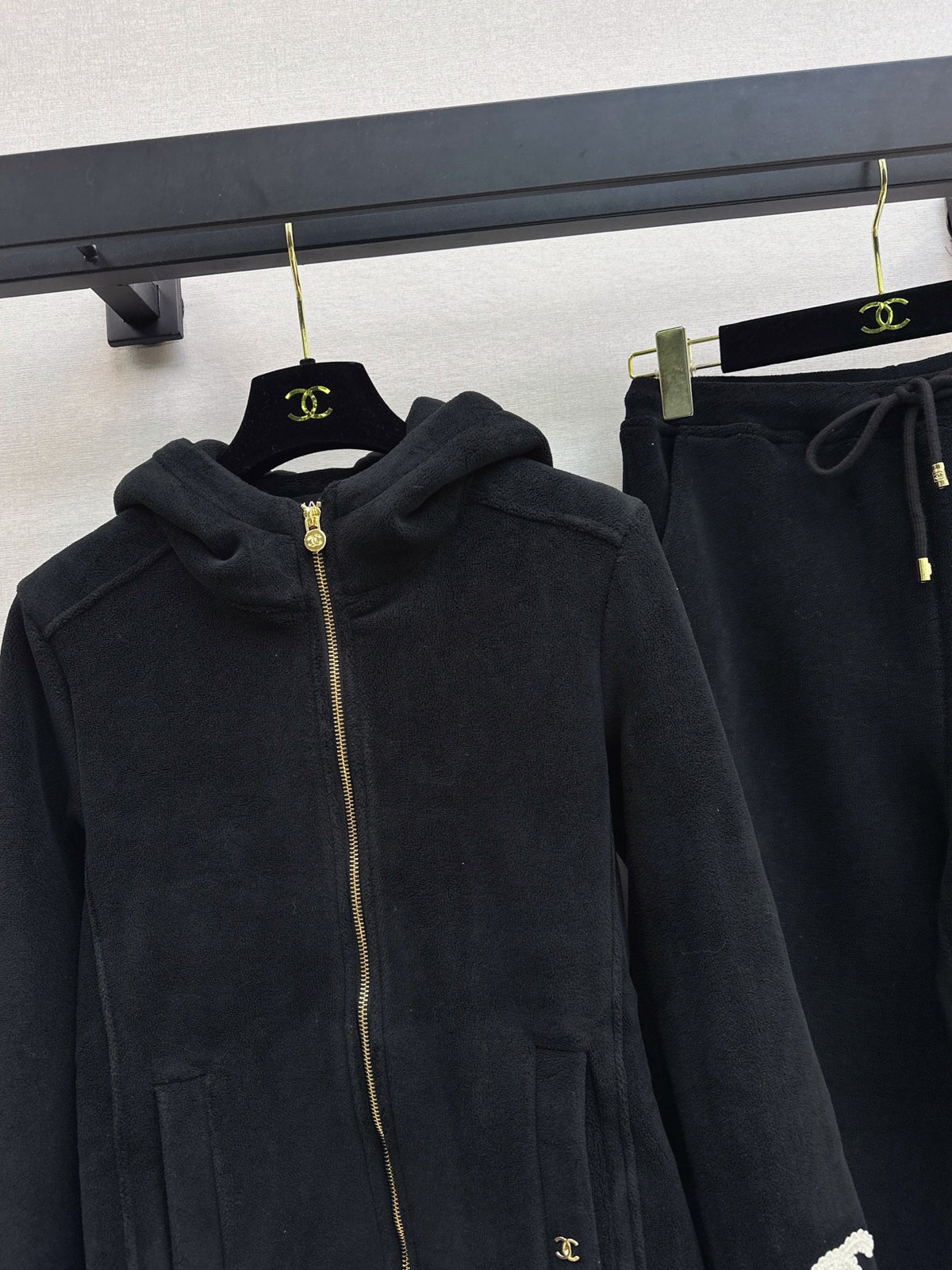 26FW New Casual Set Featuring Double-C Motif 💛🖤