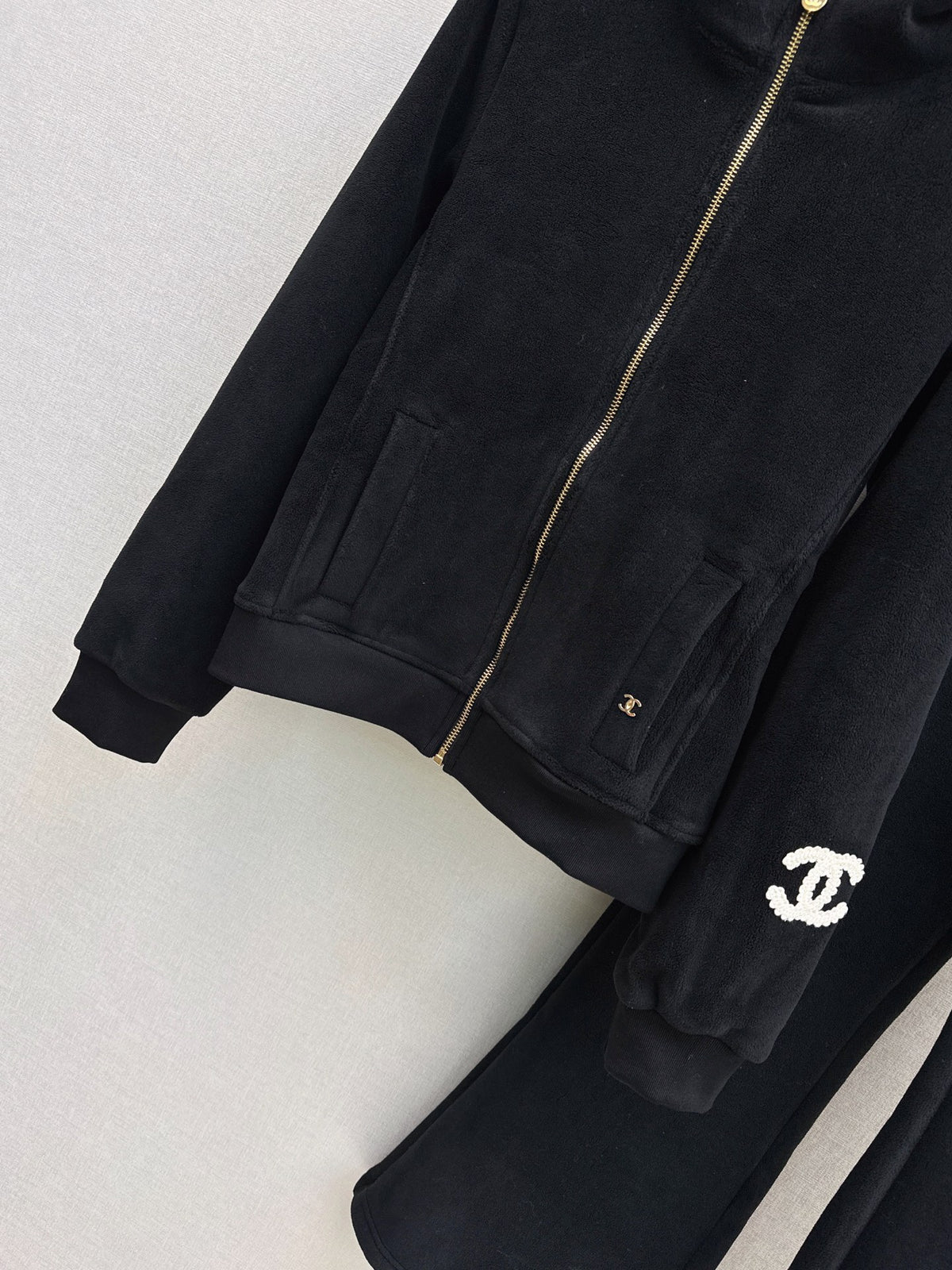26FW New Casual Set Featuring Double-C Motif 💛🖤