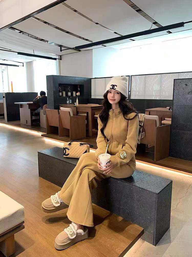26FW New Casual Set Featuring Double-C Motif 💛🖤