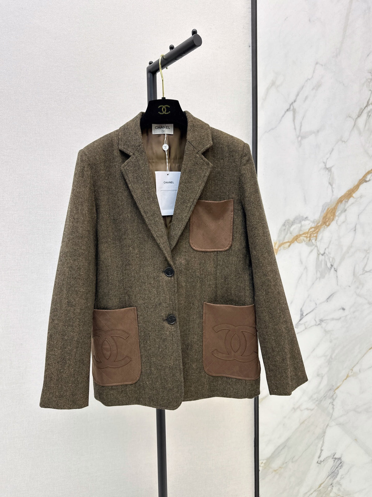 26FW New Oversized Blazer with Contrast-Color Pocket Detail 🤎