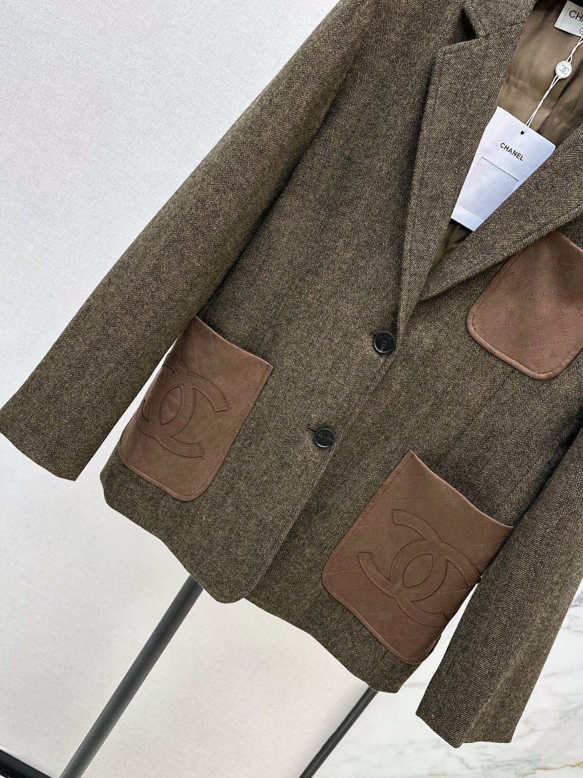 26FW New Oversized Blazer with Contrast-Color Pocket Detail 🤎