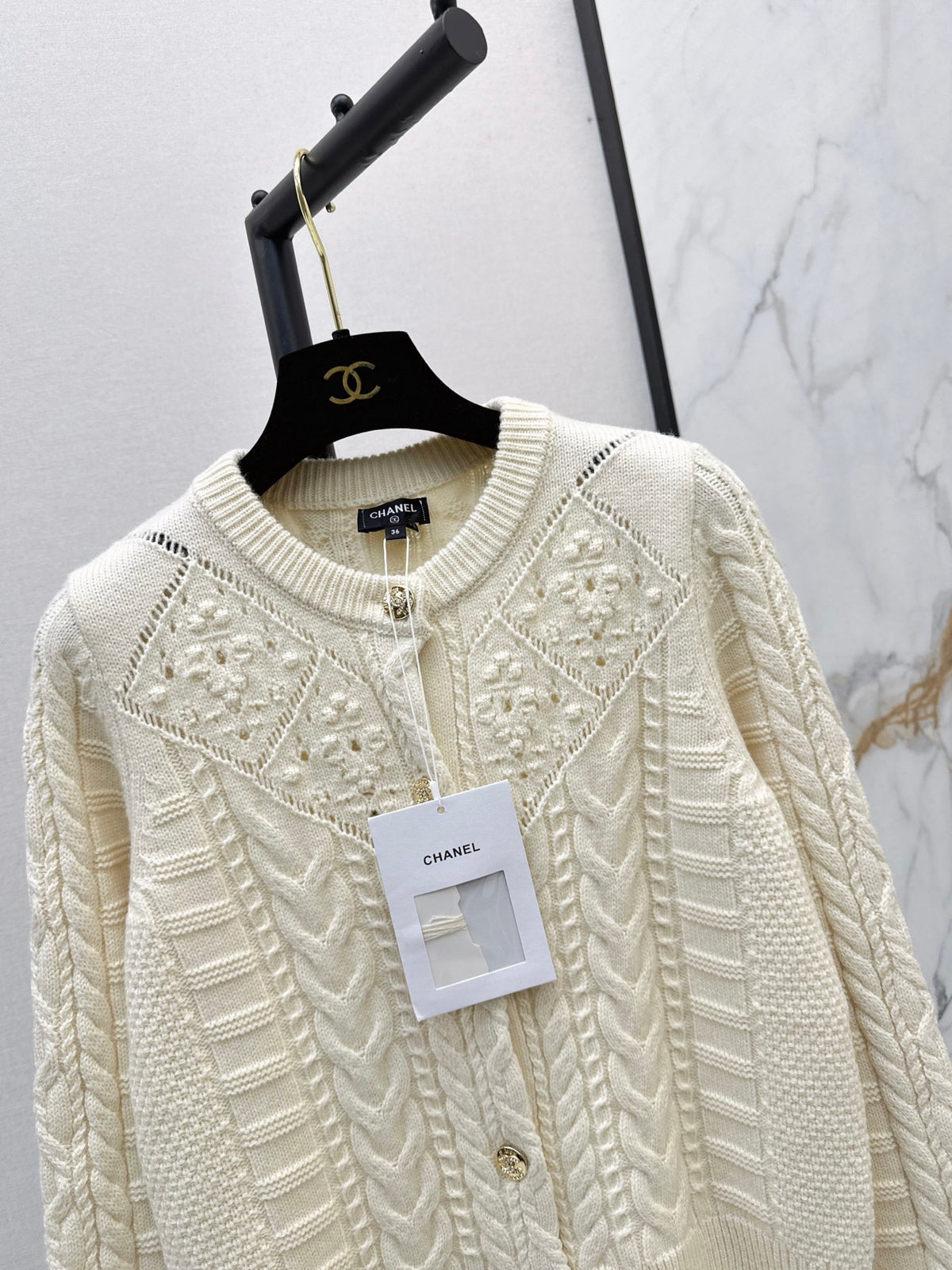 26FW New 3D-Textured Jacquard Crew-Neck Cardigan 🤍🖤